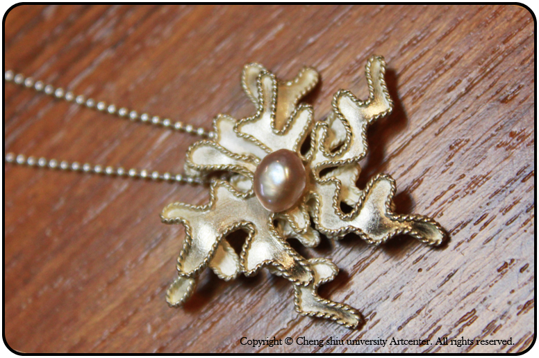 �K�N�٫��@2.4&times;2.8&times;2.8�@925�ȡB�ï]�@2011